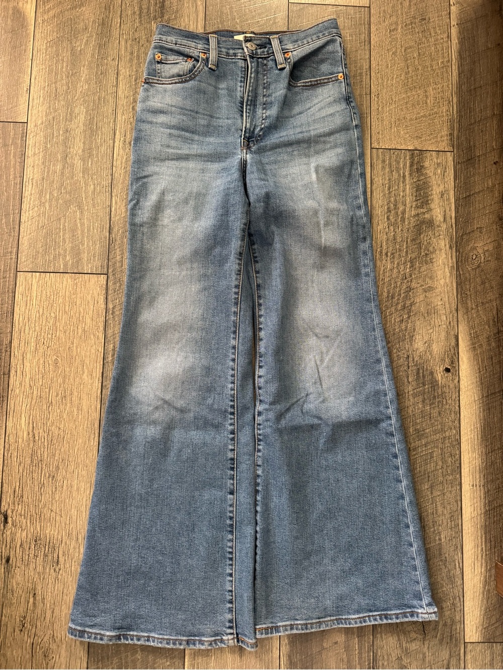 Levi’s Ribcage Bell Jeans Size 25
